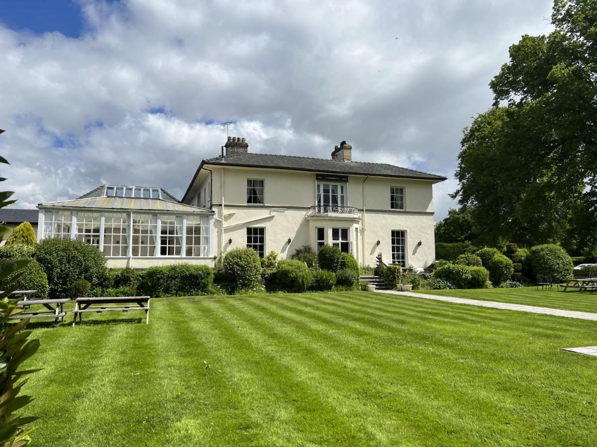 Highfield Hall Молд Экстерьер фото
